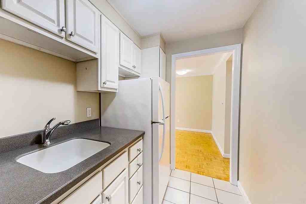 329 Harvard St - Photo 5 of 13