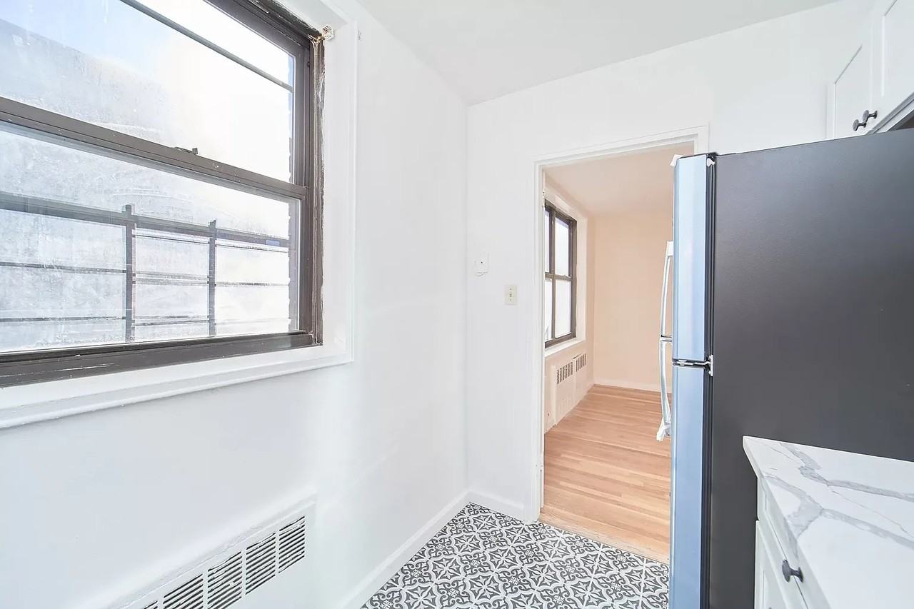 1200 E 53rd St #ZZ - Photo 2 of 9