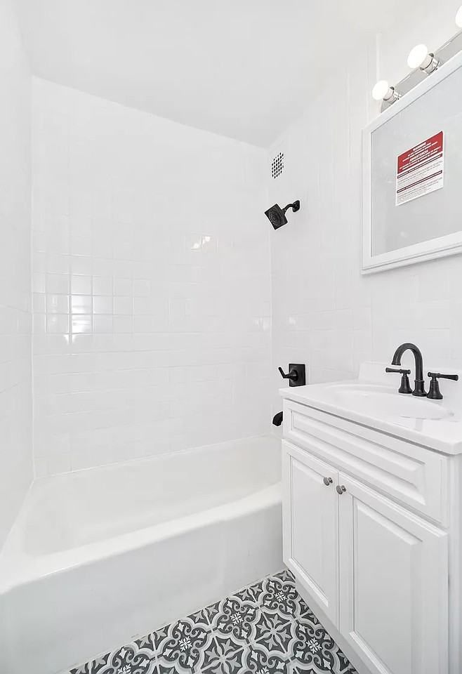 1200 E 53rd St #ZZ - Photo 3 of 9