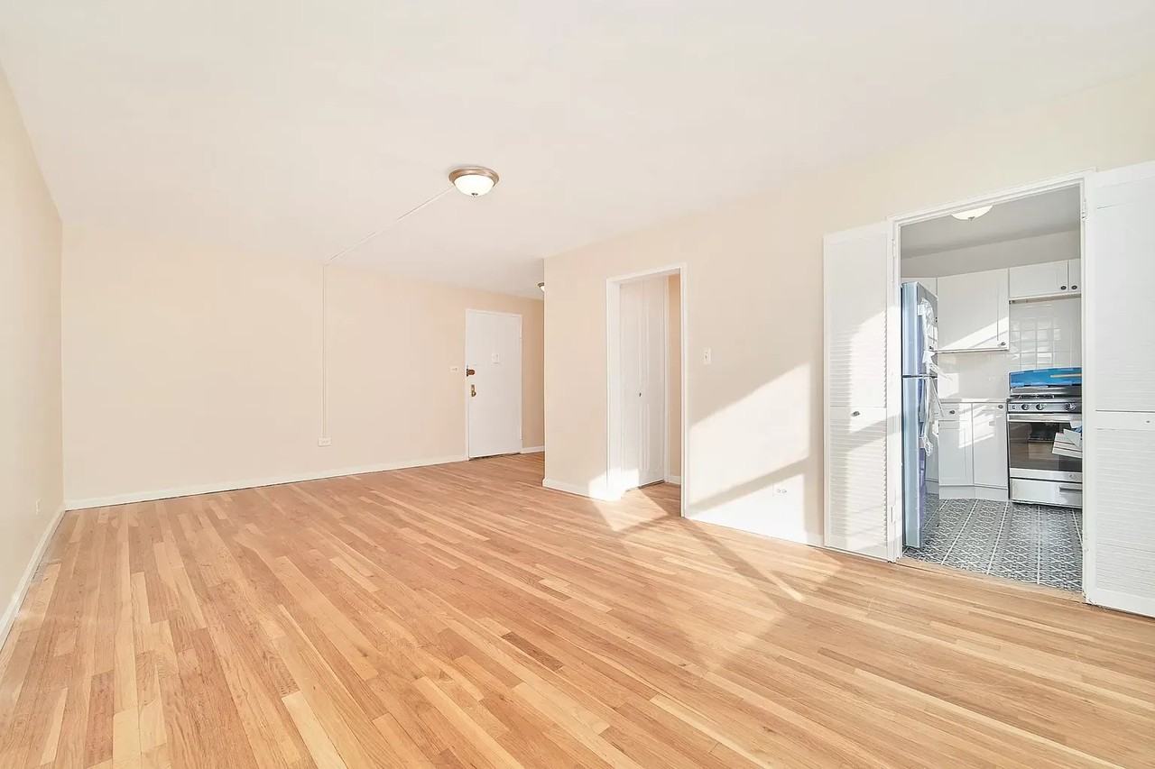 1200 E 53rd St #ZZ - Photo 4 of 9