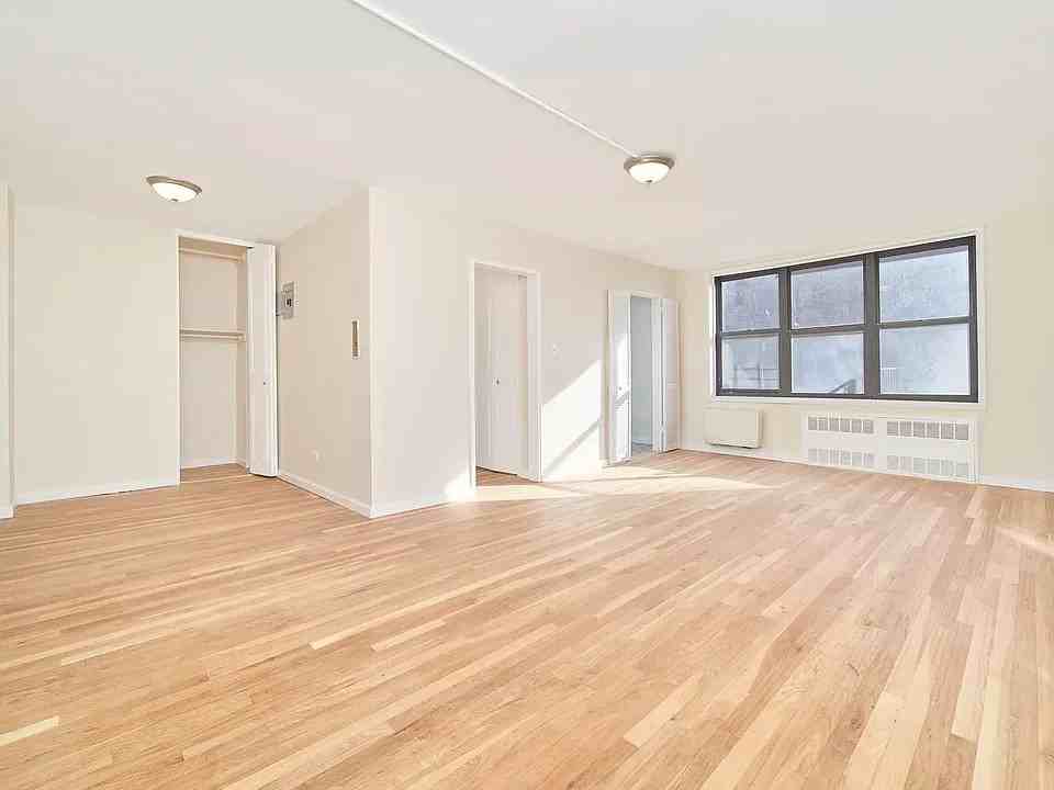 1200 E 53rd St #ZZ - Photo 6 of 9