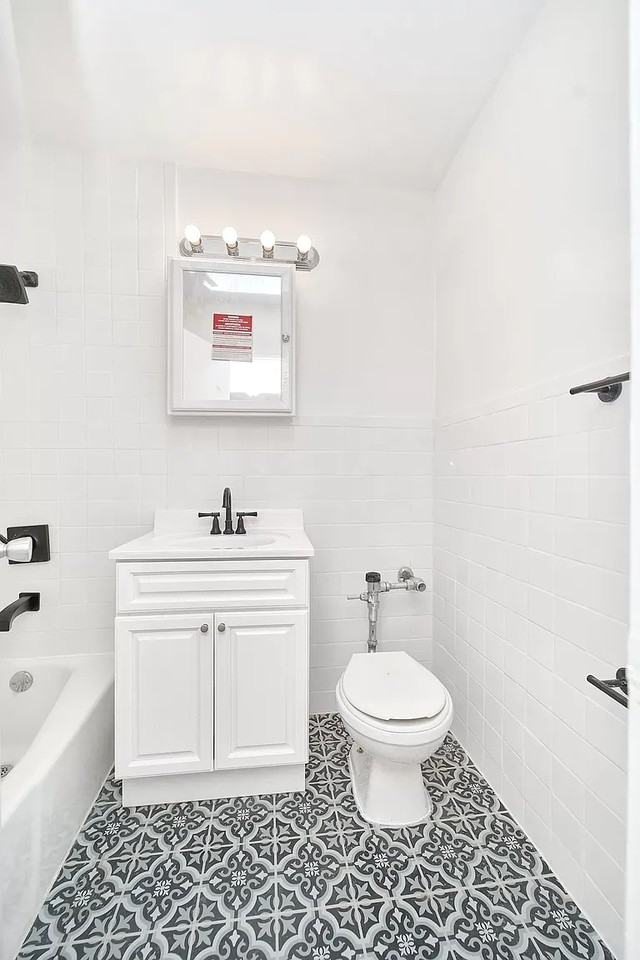 1200 E 53rd St #ZZ - Photo 7 of 9