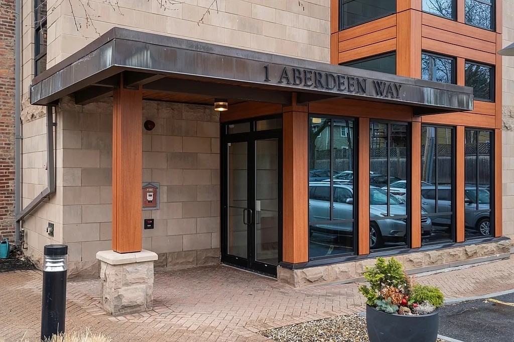 1 Aberdeen Way - Photo 3 of 20