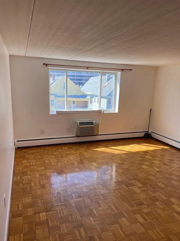 100 Morris St #9 - Photo 3 of 4