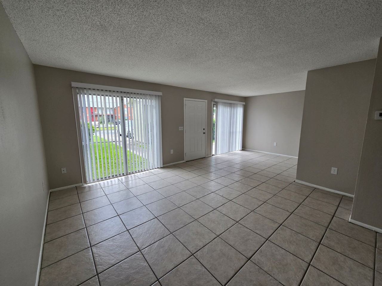 1810 Caralee Blvd - Photo 4 of 12