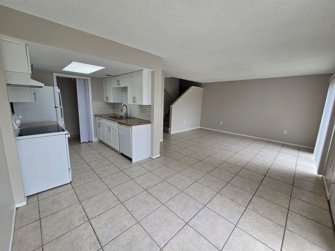 1810 Caralee Blvd - Photo 5 of 12