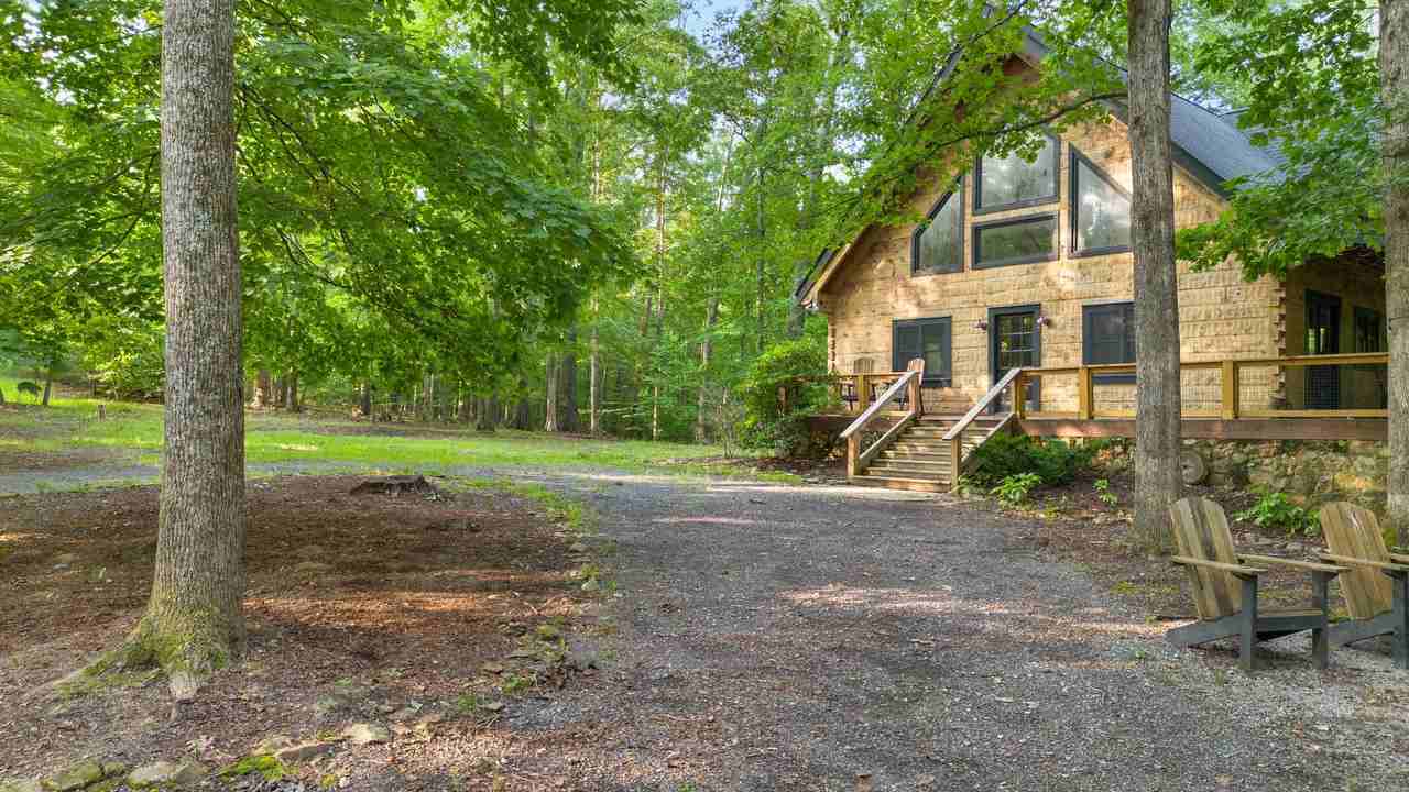 3770 Baxter Rd - Photo 3 of 39