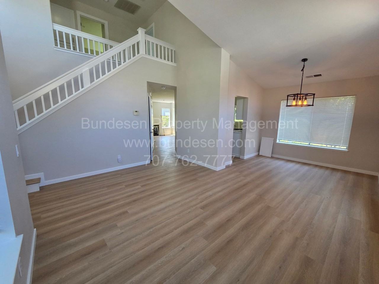 1736 Burgundy Ct - Photo 2 of 7