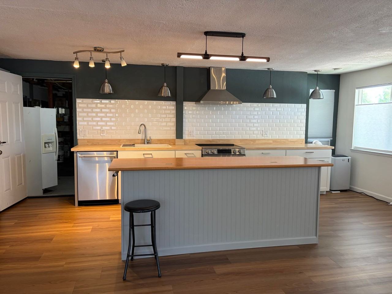 210 Rawhide Way - Photo 3 of 23