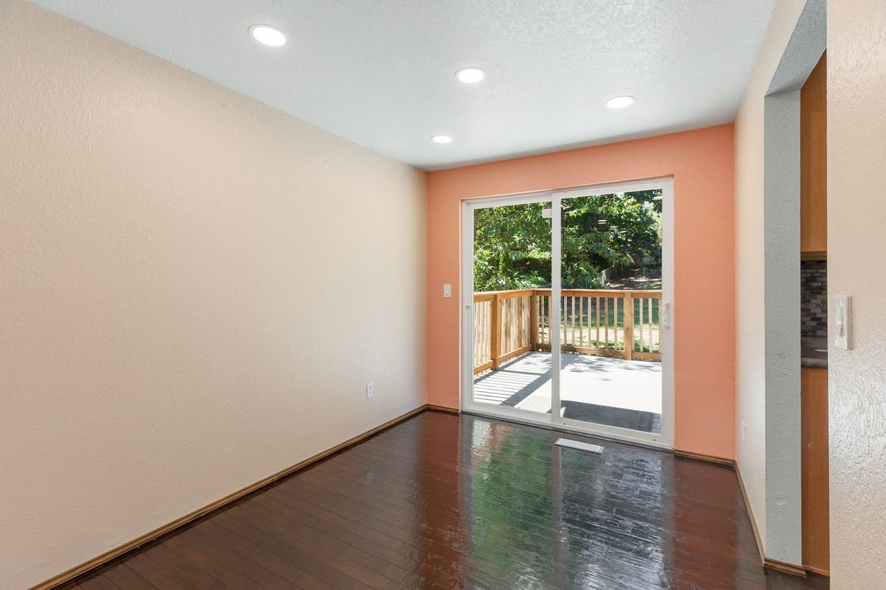 8620 Shadow Wood Dr - Photo 6 of 32