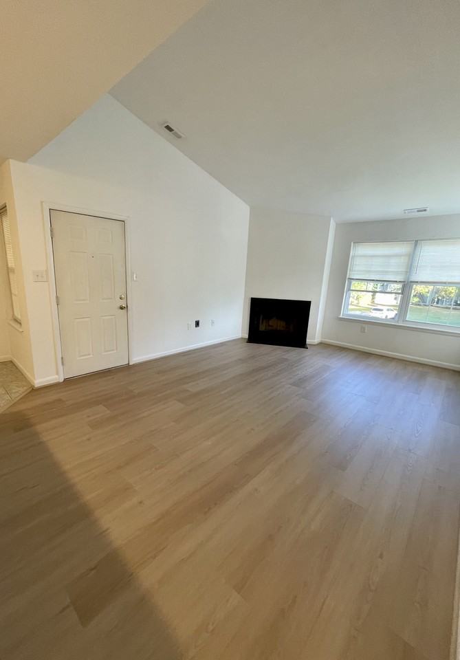 95 Driftwood Ct - Photo 3 of 11
