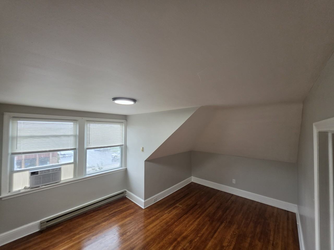 715 Oak Hill Ave #3S - Photo 3 of 18