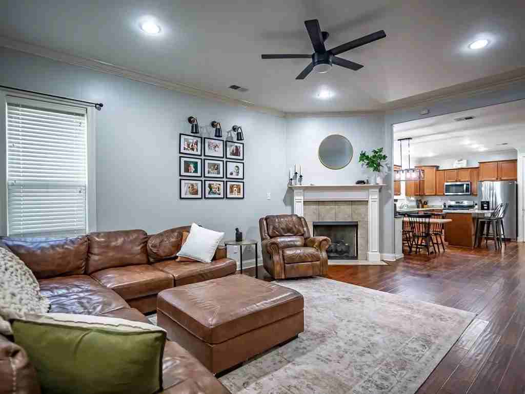 122 Westbury Cir #NA - Photo 3 of 19