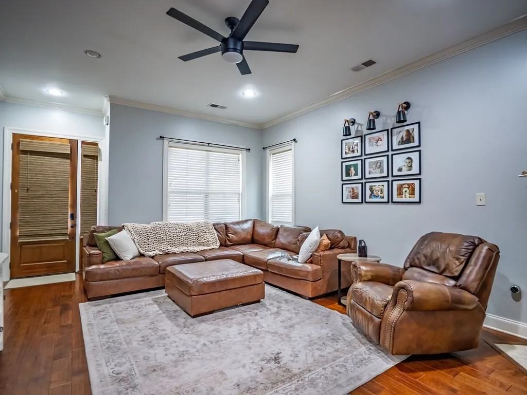 122 Westbury Cir #NA - Photo 4 of 19