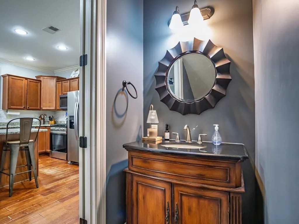 122 Westbury Cir #NA - Photo 5 of 19