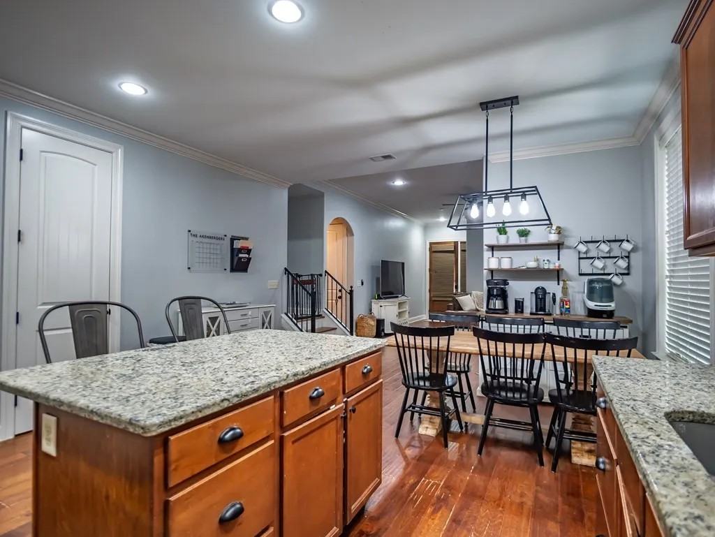 122 Westbury Cir #NA - Photo 6 of 19