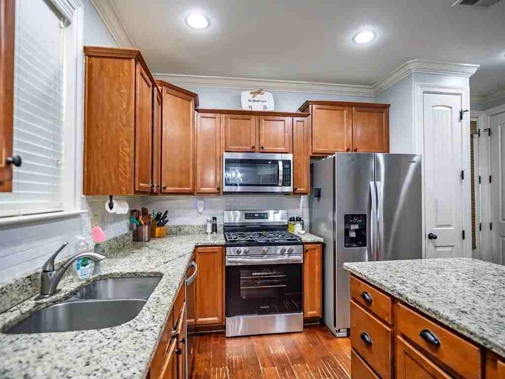 122 Westbury Cir #NA - Photo 7 of 19