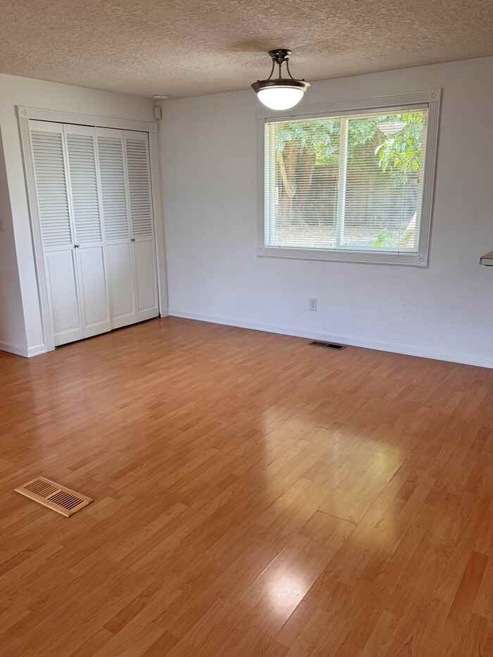 420 Nw 10th Ave - Photo 3 of 14