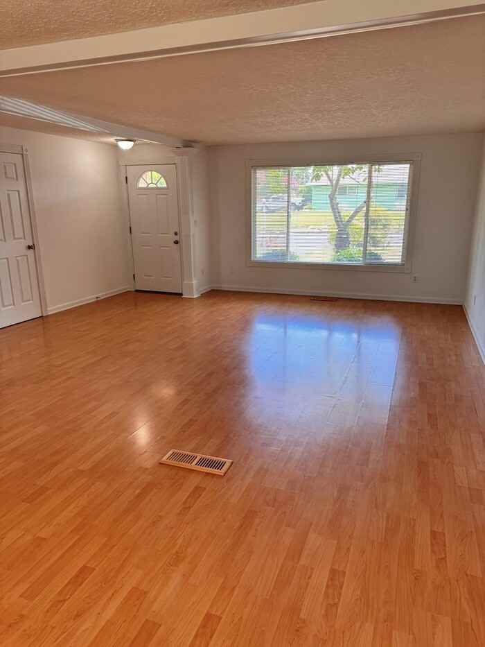 420 Nw 10th Ave - Photo 4 of 14