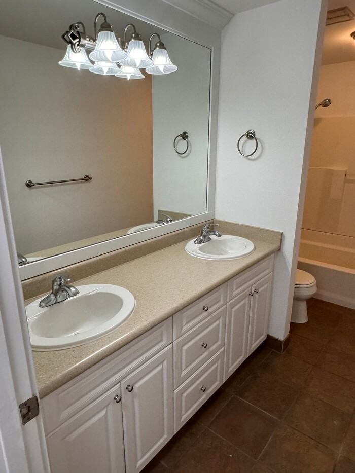 420 Nw 10th Ave - Photo 5 of 14