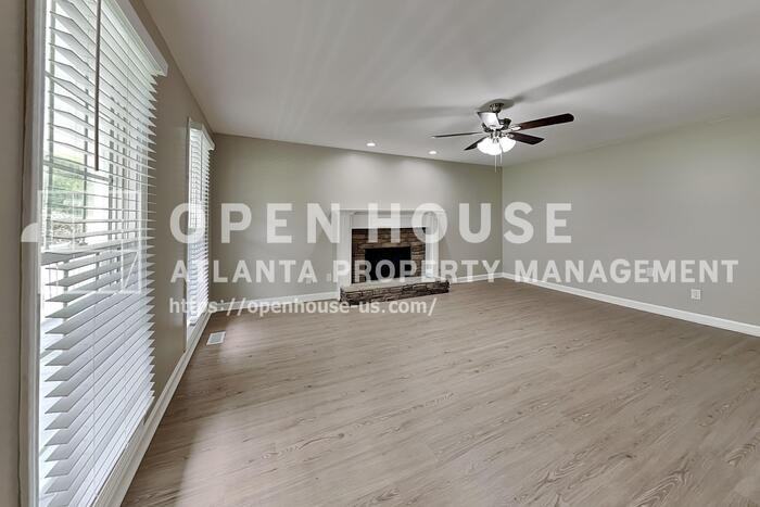74 Woodsfield Ln - Photo 4 of 20