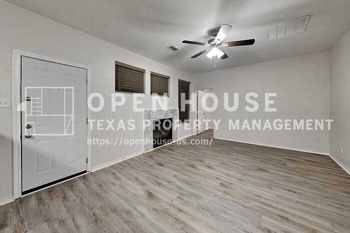 3203 Kingsbrook Dr - Photo 4 of 21