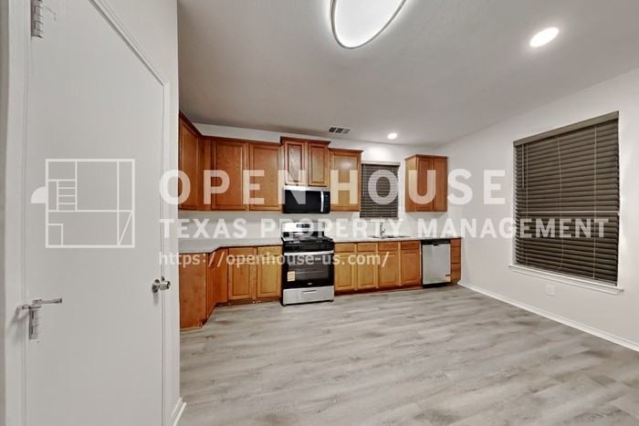 3203 Kingsbrook Dr - Photo 6 of 21