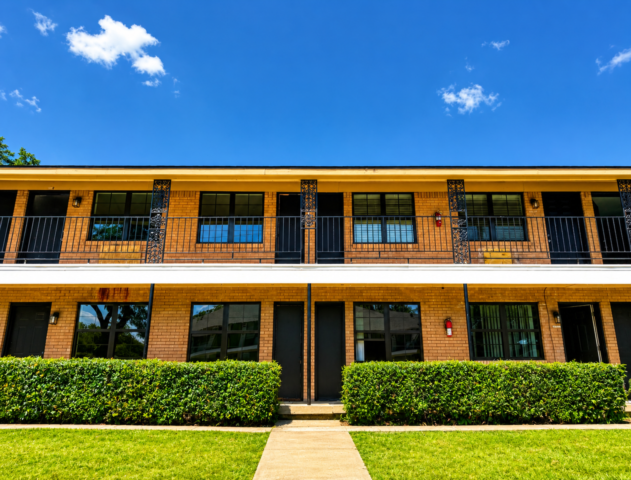Stay Cool in a Newly Remodeled Apartment Starting at $1,100 + 6 Weeks FREE Rent! - Photo 3 of 33