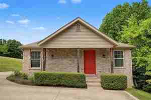featured image of 1217 N Stephens Ave