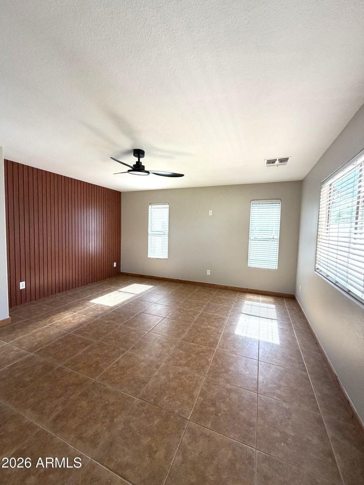 3002 S 92nd Cir - Photo 7 of 29