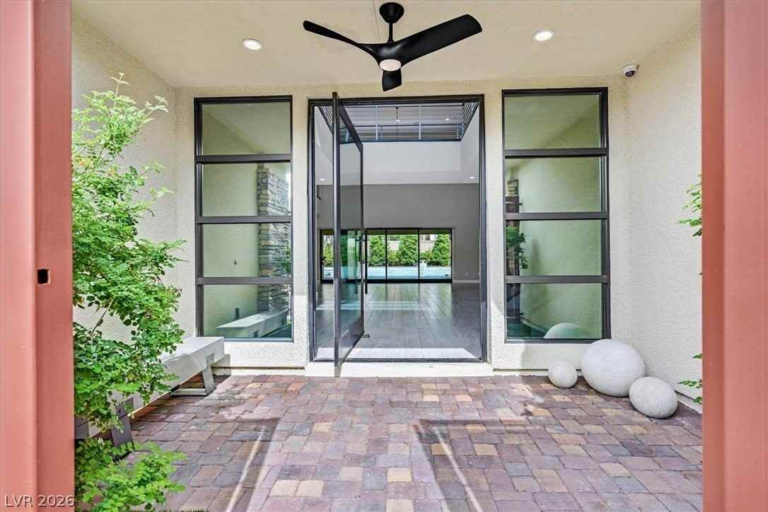 65 Garibaldi Way - Photo 4 of 50
