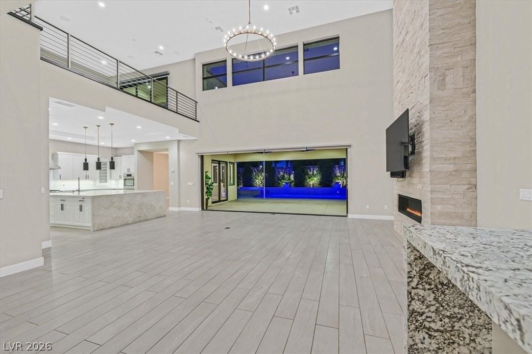 65 Garibaldi Way - Photo 7 of 50