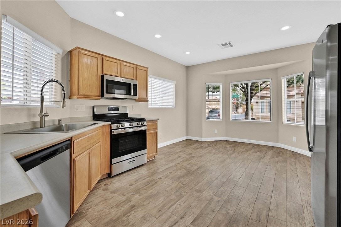 6355 Urban Creek Ct - Photo 5 of 25
