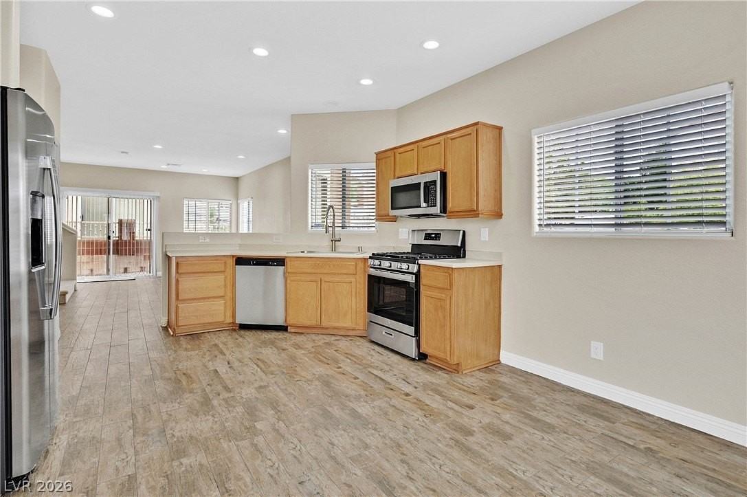 6355 Urban Creek Ct - Photo 7 of 25