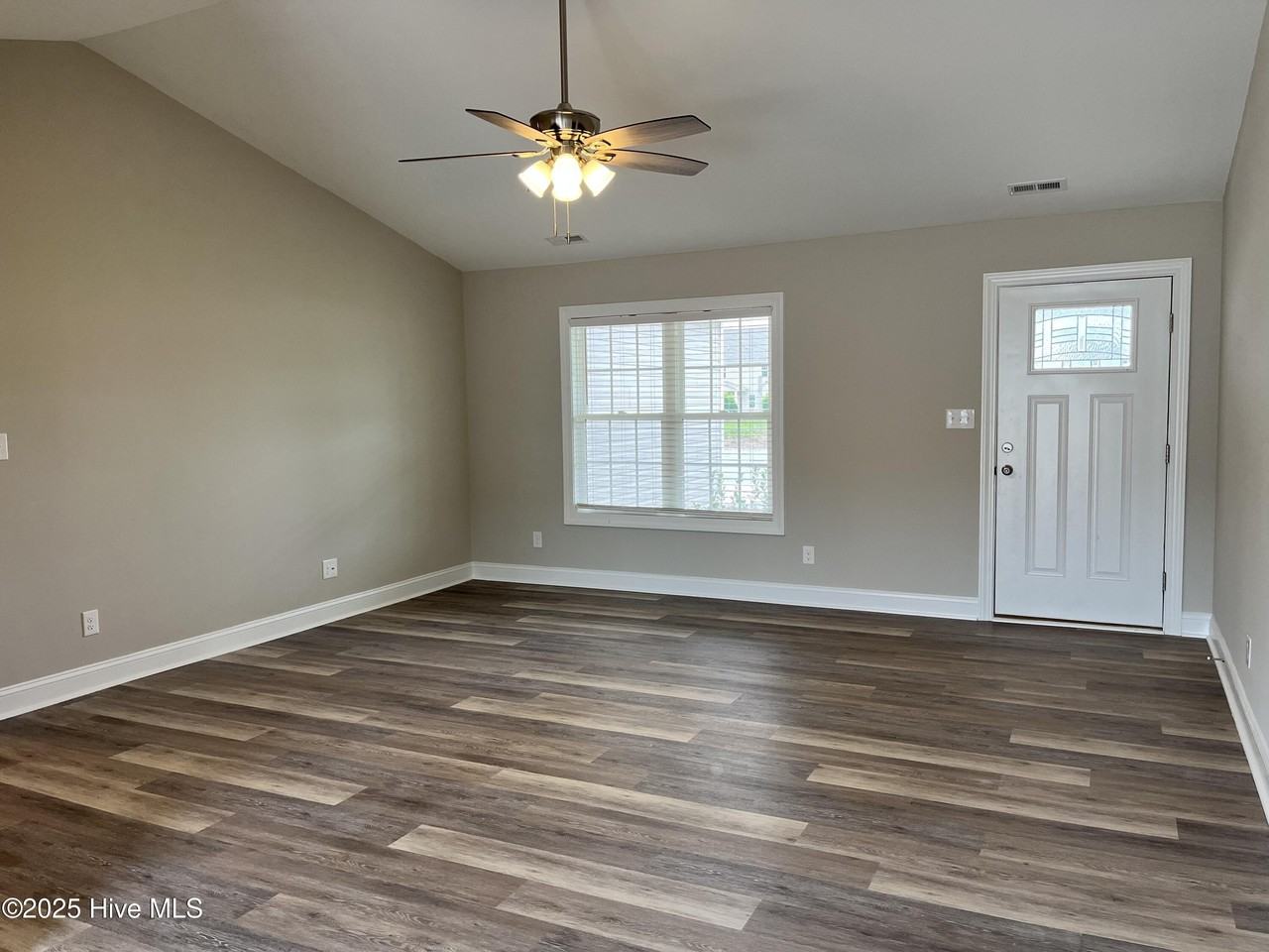 454 Crump Farm Rd - Photo 5 of 15