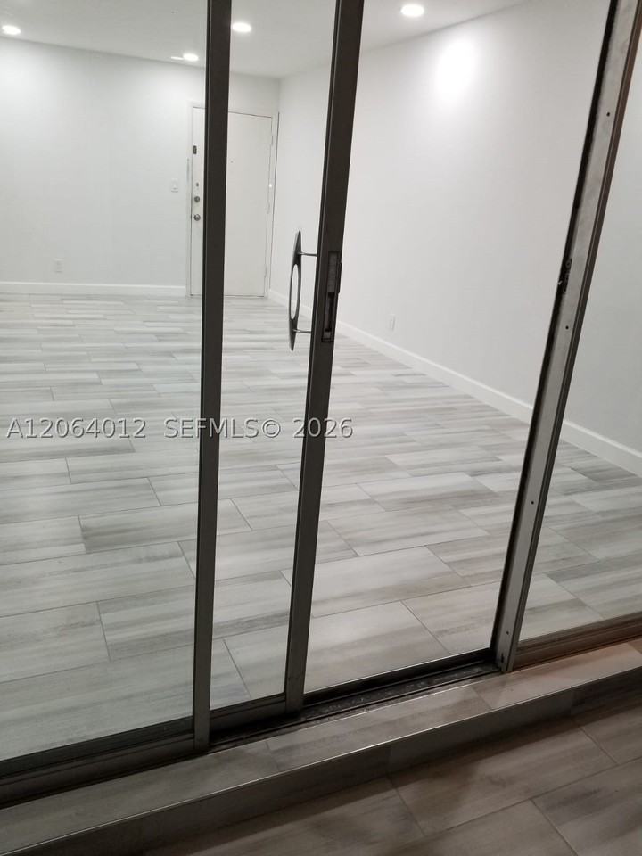 2990 Ne 16th Ave #105 - Photo 4 of 20
