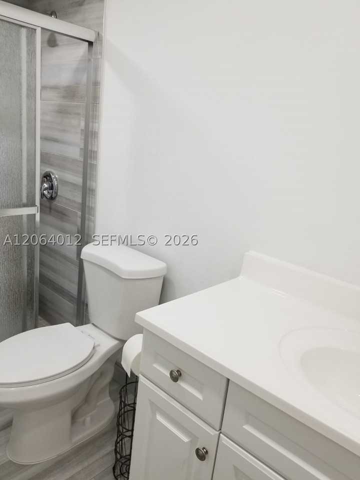2990 Ne 16th Ave #105 - Photo 6 of 20