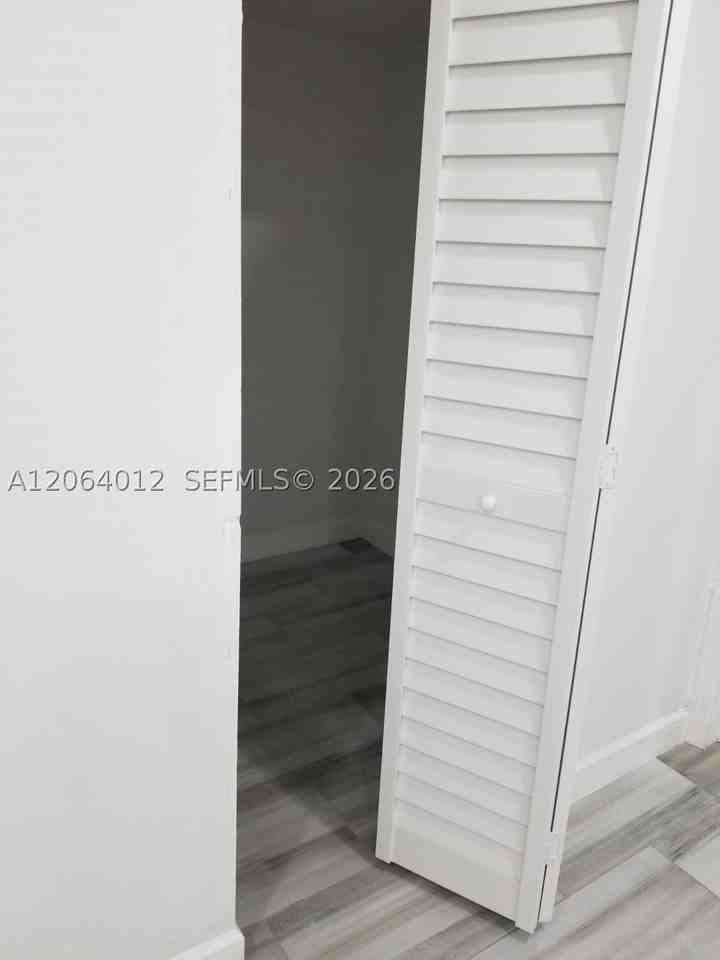 2990 Ne 16th Ave #105 - Photo 7 of 20
