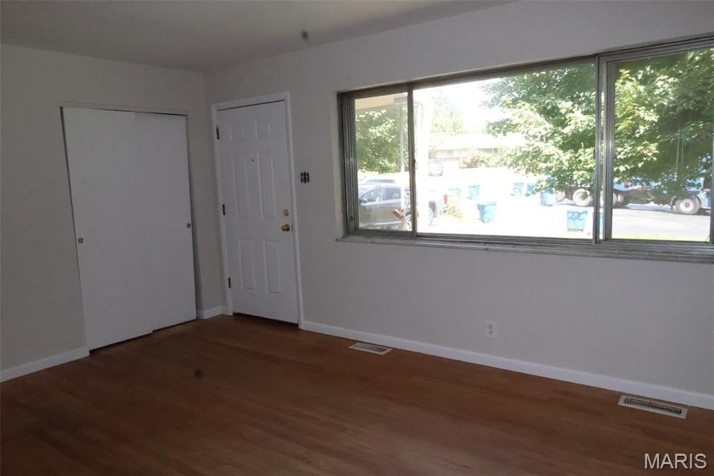 414 S Cadillac Dr - Photo 2 of 11