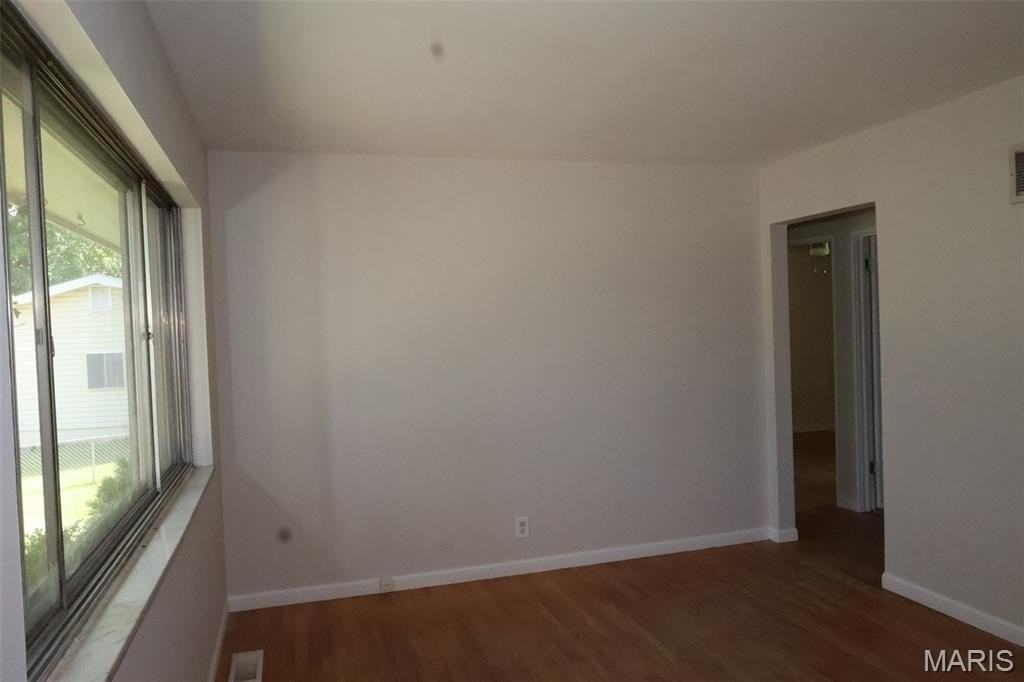 414 S Cadillac Dr - Photo 3 of 11