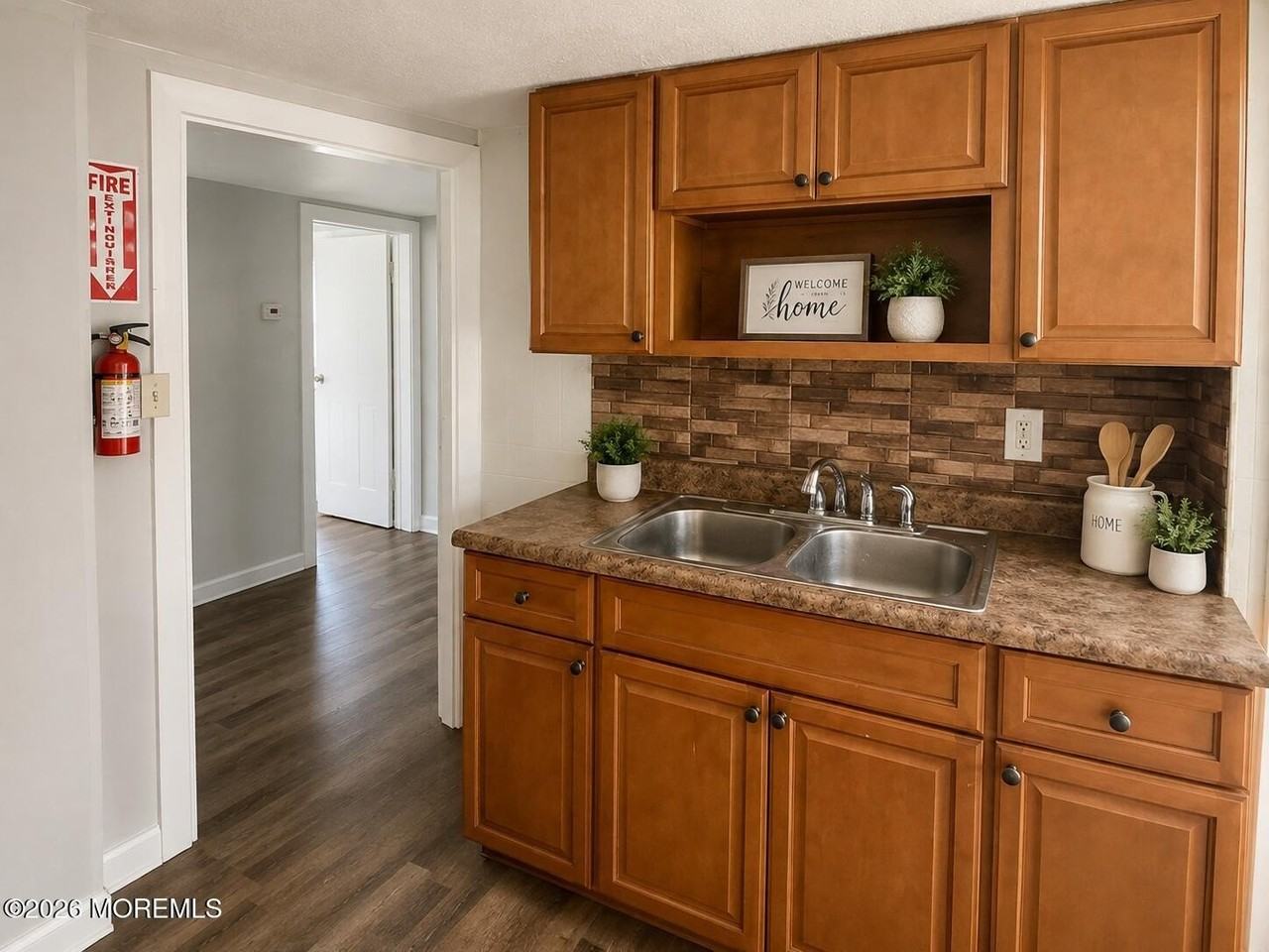 135 Whitehead Ave - Photo 3 of 9