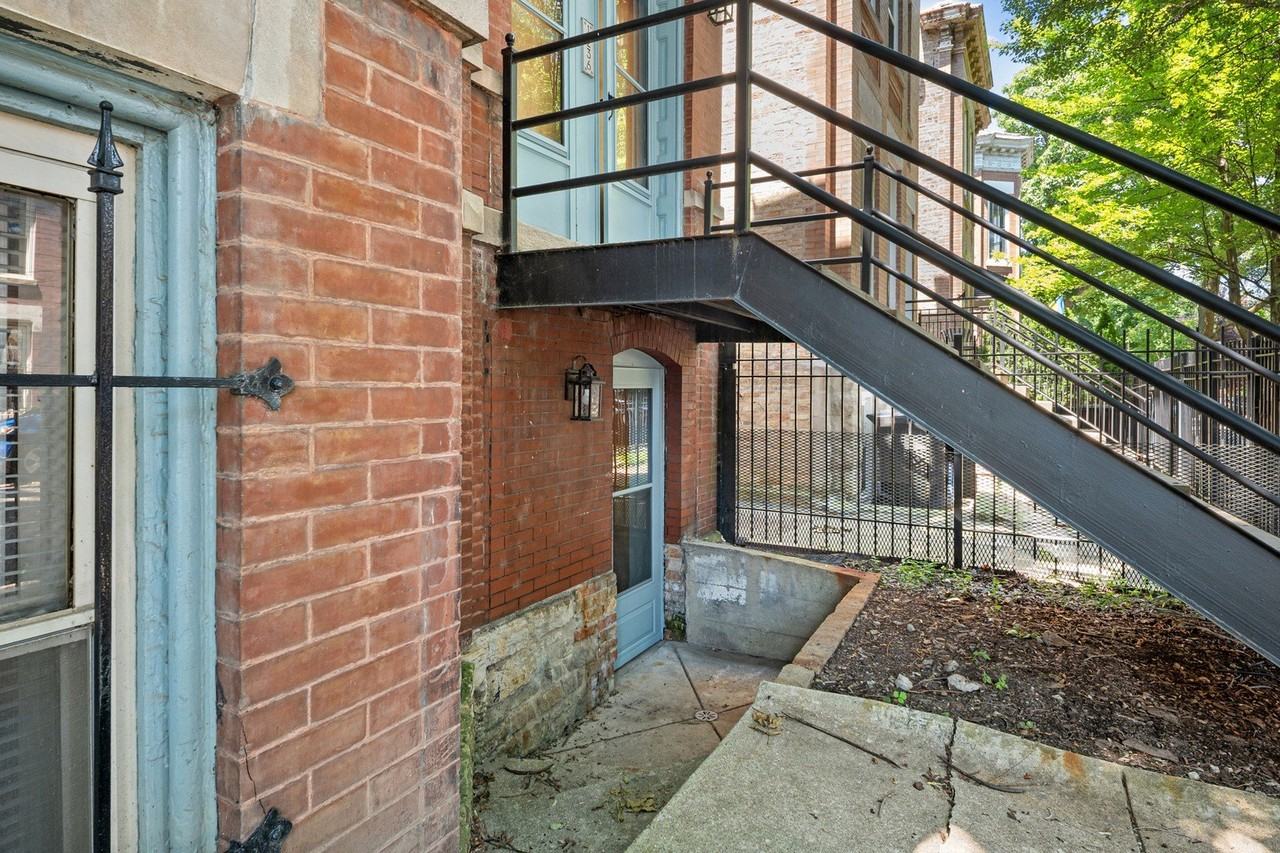 1236 N Marion Ct - Photo 2 of 20