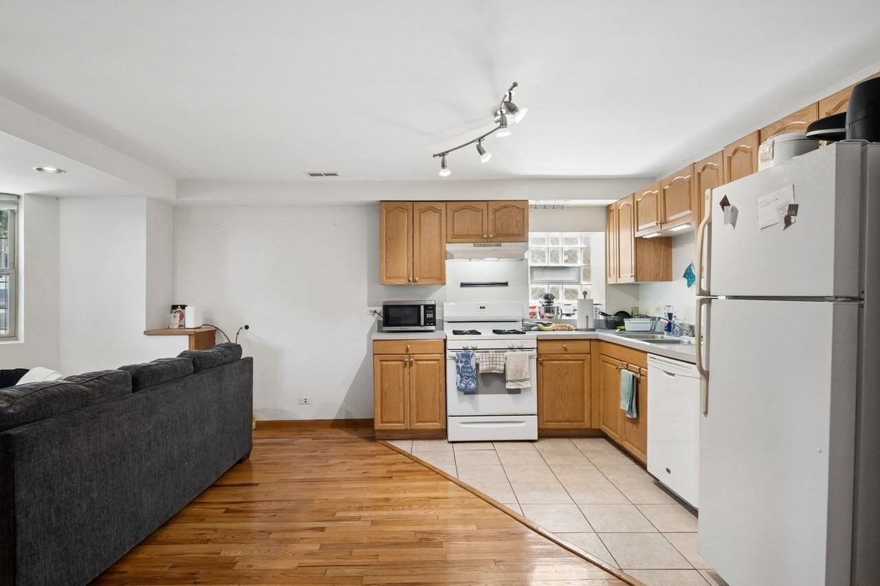 1236 N Marion Ct - Photo 3 of 20