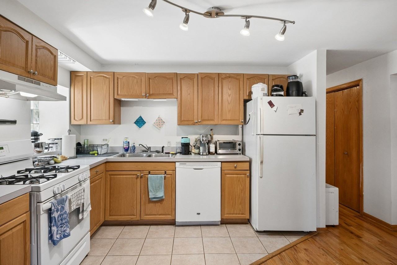 1236 N Marion Ct - Photo 5 of 20