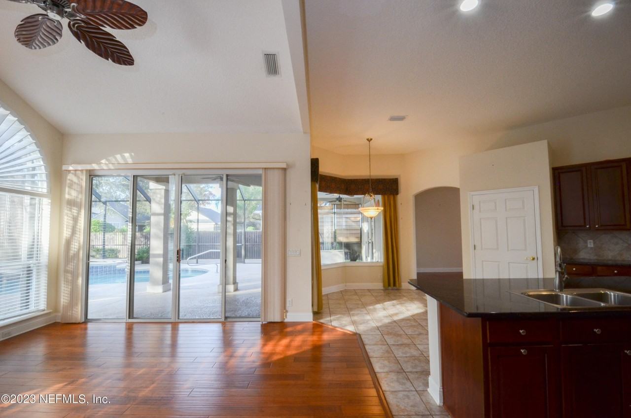 11712 Blackstone River Dr - Photo 3 of 34