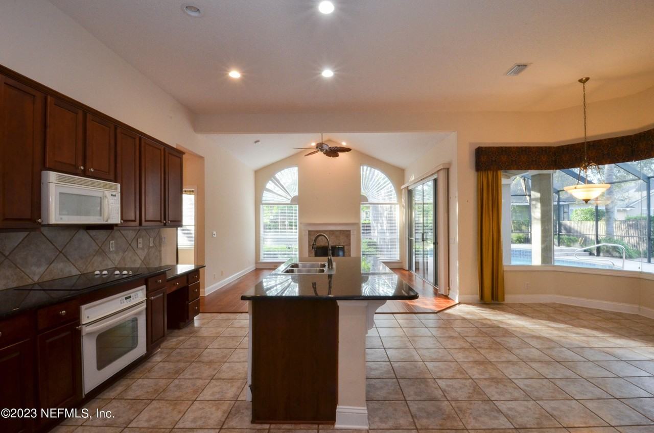 11712 Blackstone River Dr - Photo 5 of 34