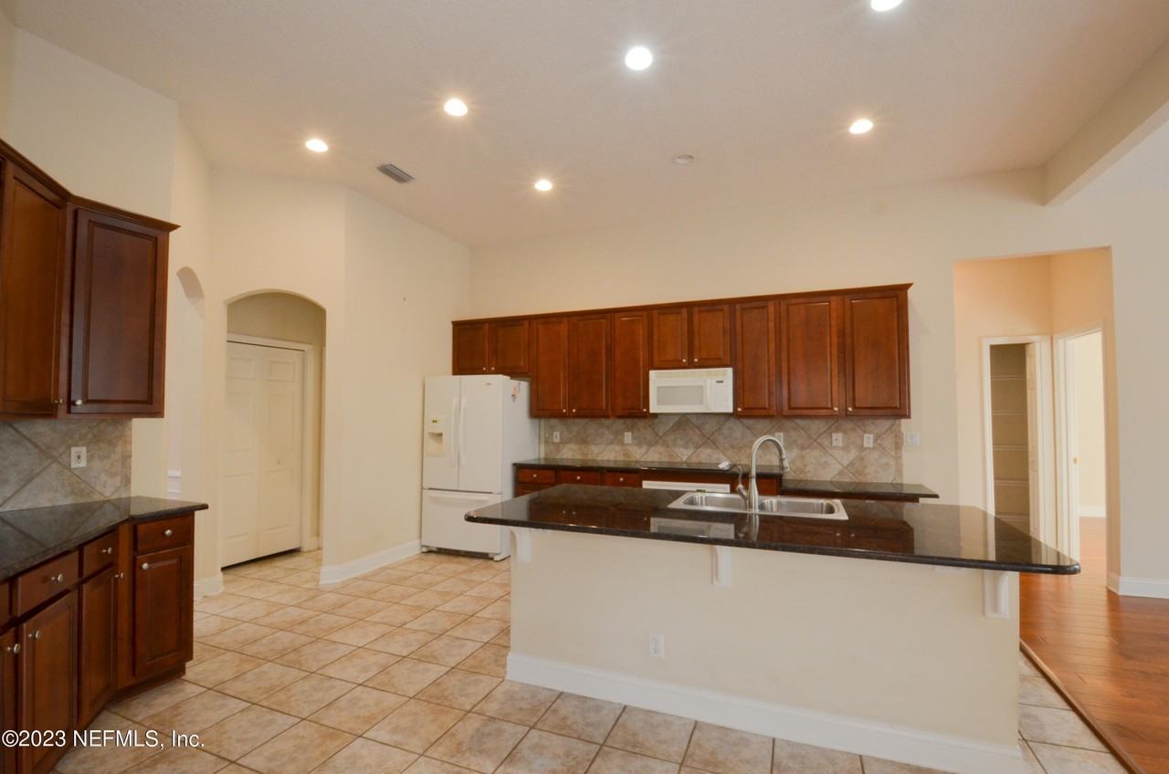 11712 Blackstone River Dr - Photo 7 of 34