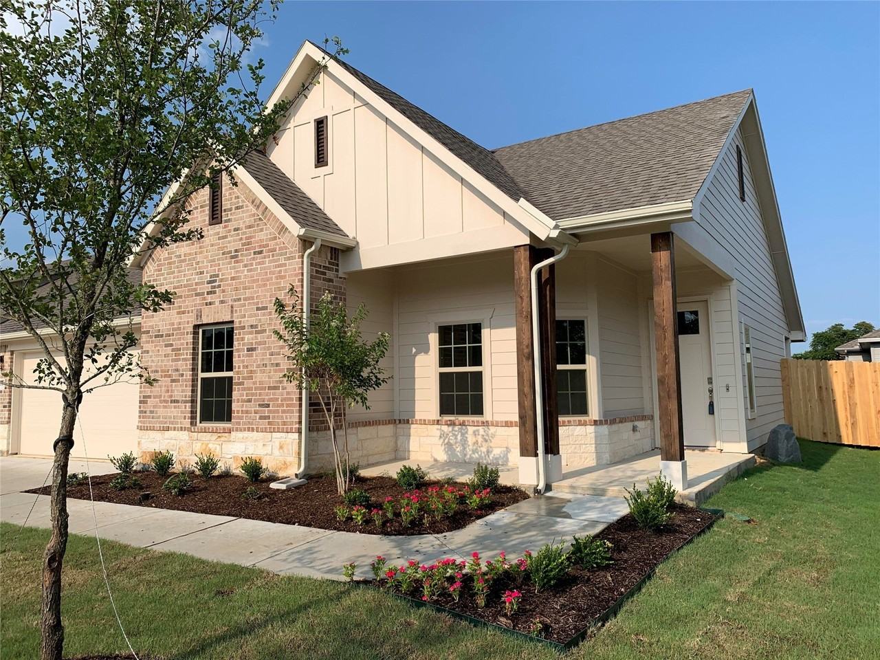 1008 Larch Ln - Photo 2 of 25