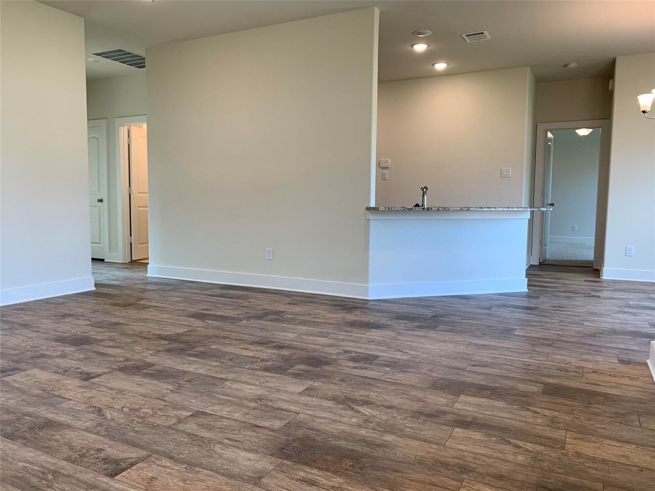 1008 Larch Ln - Photo 4 of 25