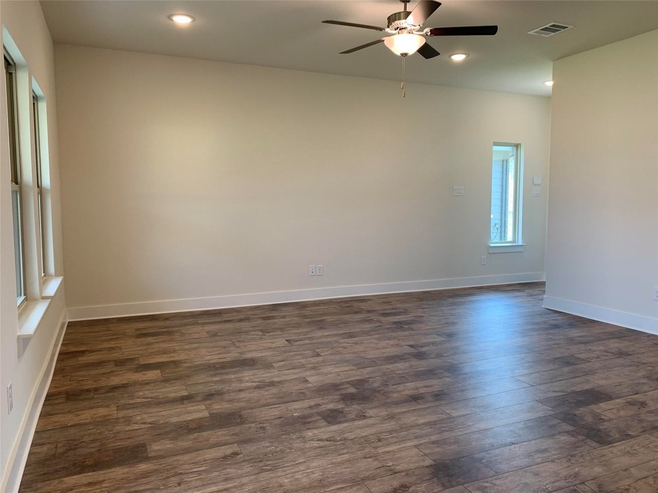 1008 Larch Ln - Photo 7 of 25
